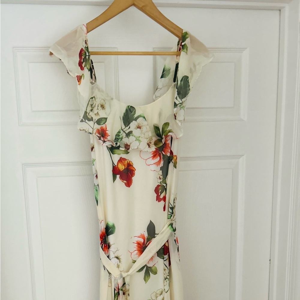 Beautiful flowy spring/ summer dress